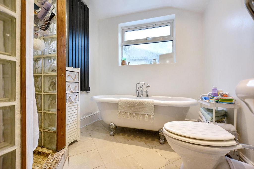 Bathroom 1.jpeg