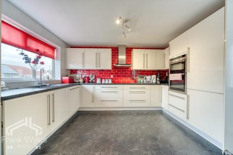 2 bedroom bungalow for sale, Kilgrimol Gardens, Lytham St. Annes, Lancashire