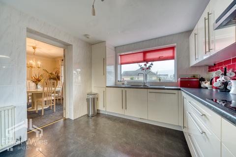 2 bedroom bungalow for sale, Kilgrimol Gardens, Lytham St. Annes, Lancashire