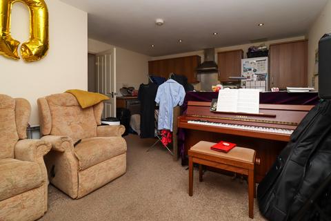 2 bedroom flat to rent, Pavilion Close, Leicester, LE2
