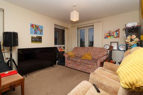 2 bedroom flat to rent, Pavilion Close, Leicester, LE2