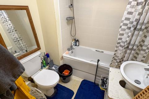 2 bedroom flat to rent, Pavilion Close, Leicester, LE2