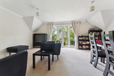 2 bedroom flat to rent, Eastbury Avenue, Northwood HA6