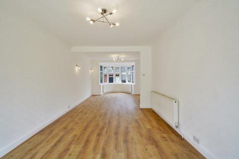 4 bedroom semi-detached house to rent, Kingshill Avenue, Kenton, HA3