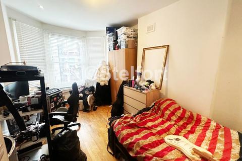 2 bedroom apartment to rent, College Place, London, NW1