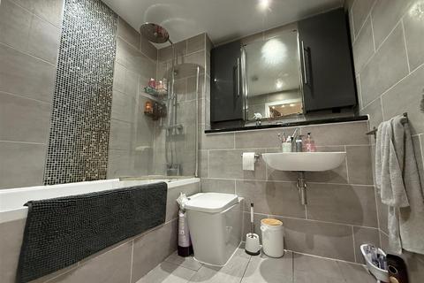 1 bedroom flat for sale, City Gate II, 3 Blantyre Street Castlefield, Manchester