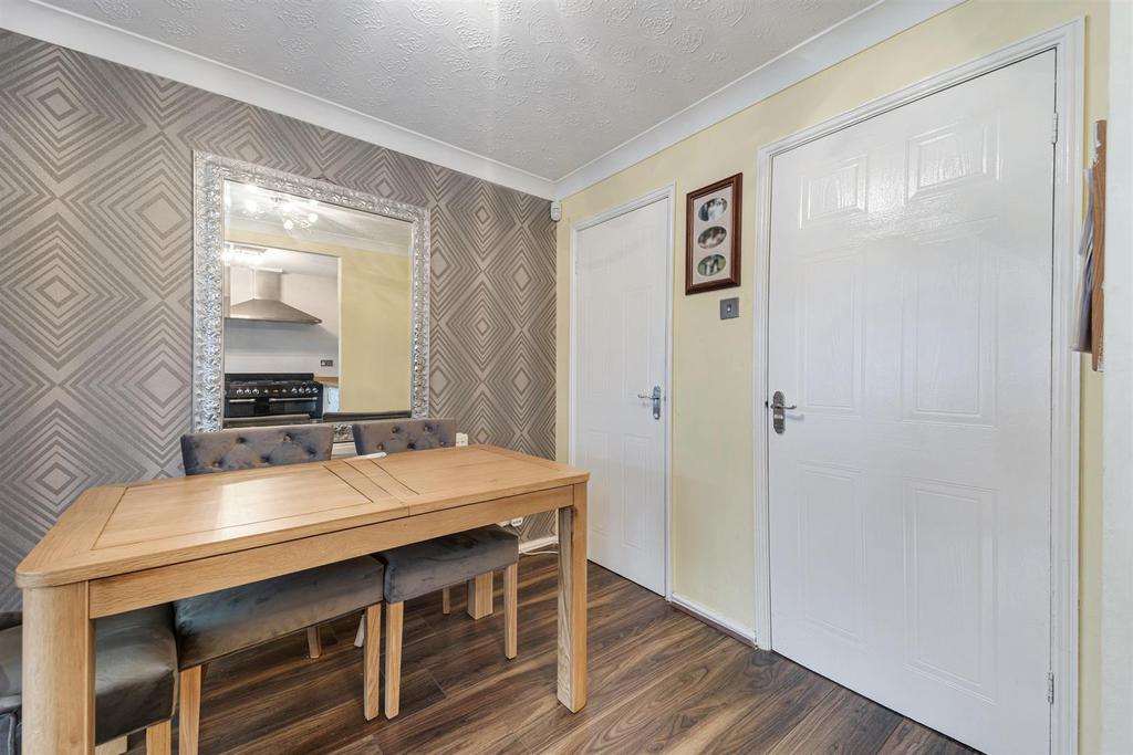 8 Canterbury Close -26.JPEG