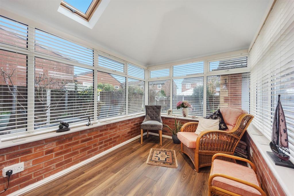 8 Canterbury Close -17.jpg