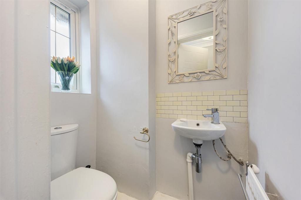 8 Canterbury Close -27.jpg