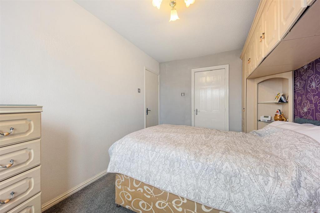 8 Canterbury Close -32.jpg