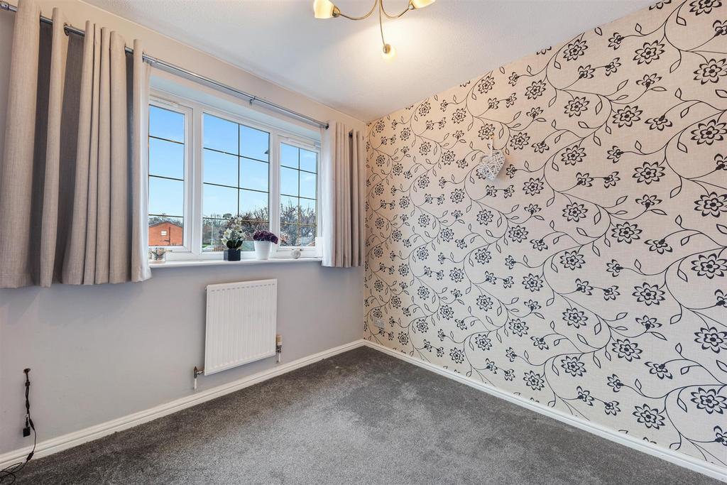 8 Canterbury Close -35.jpg