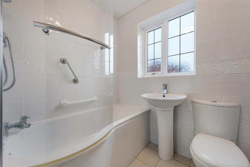8 Canterbury Close -34.jpg