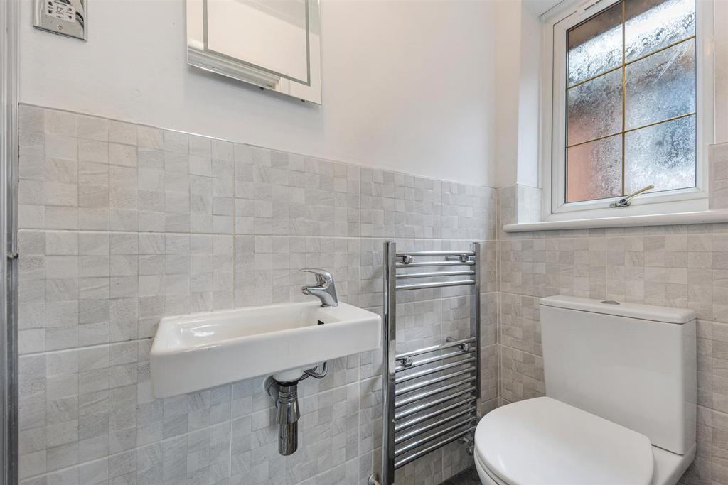 8 Canterbury Close -33.jpg
