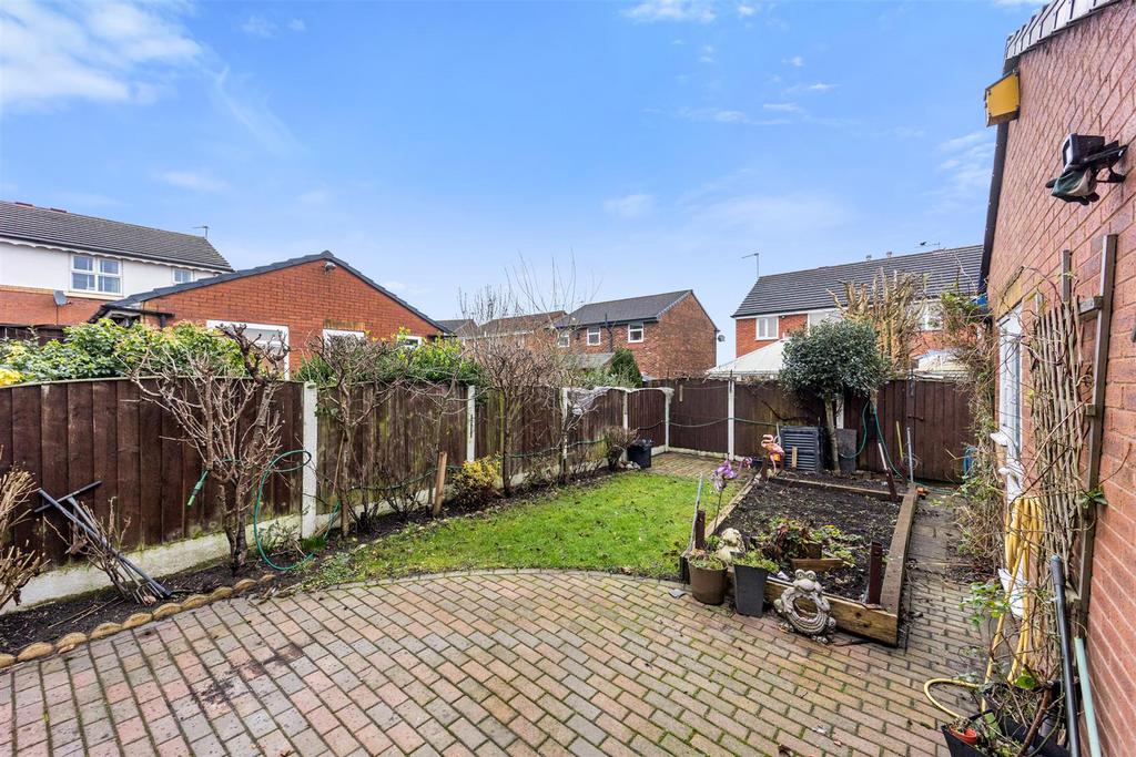 8 Canterbury Close -3.jpg