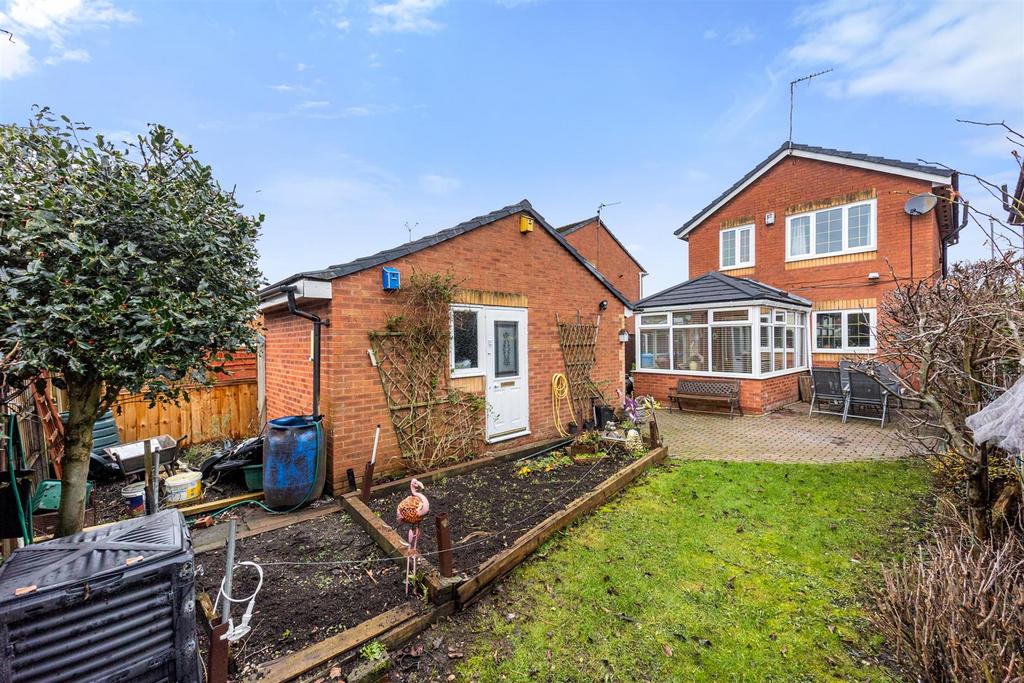 8 Canterbury Close -4.jpg