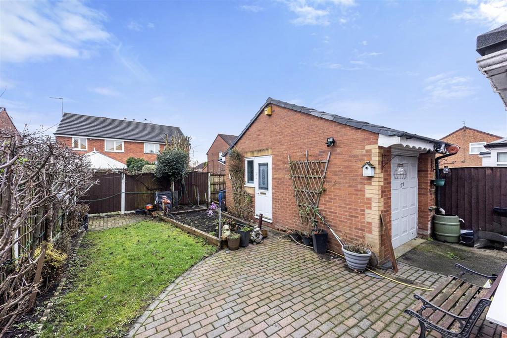 8 Canterbury Close -1.JPEG