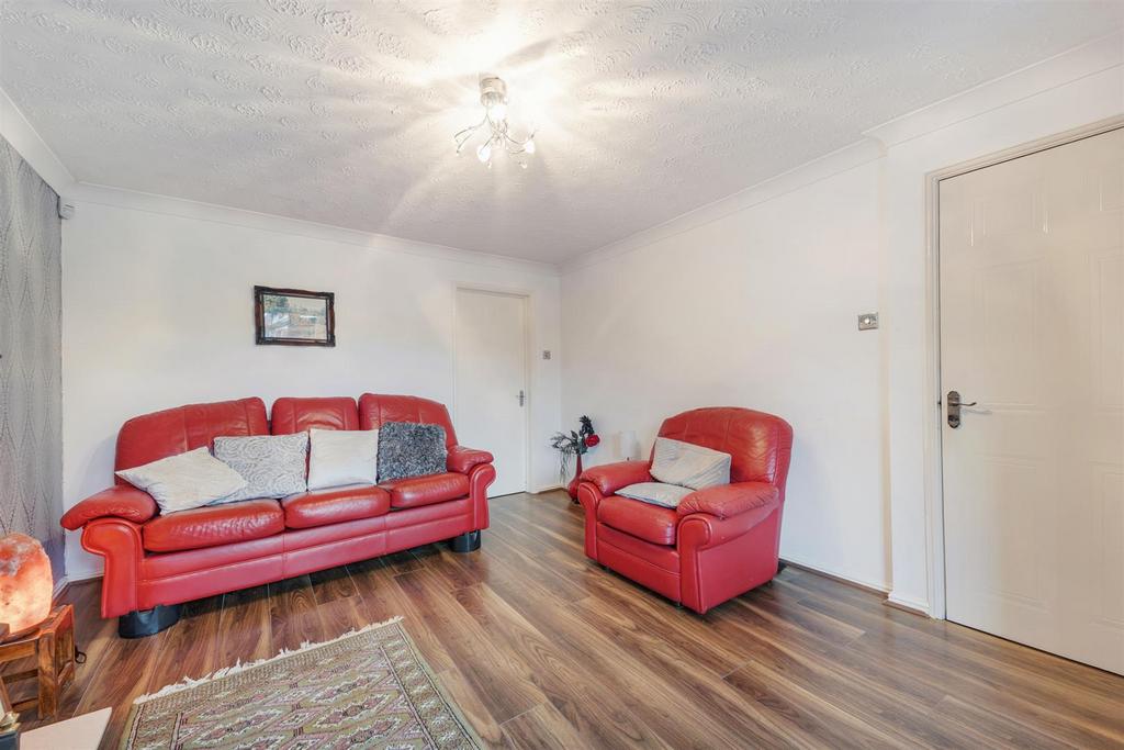 8 Canterbury Close -15.jpg
