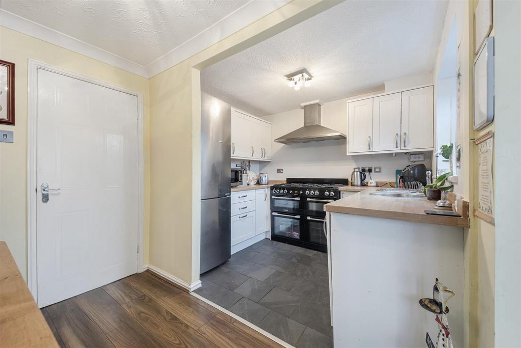 8 Canterbury Close -21.JPEG