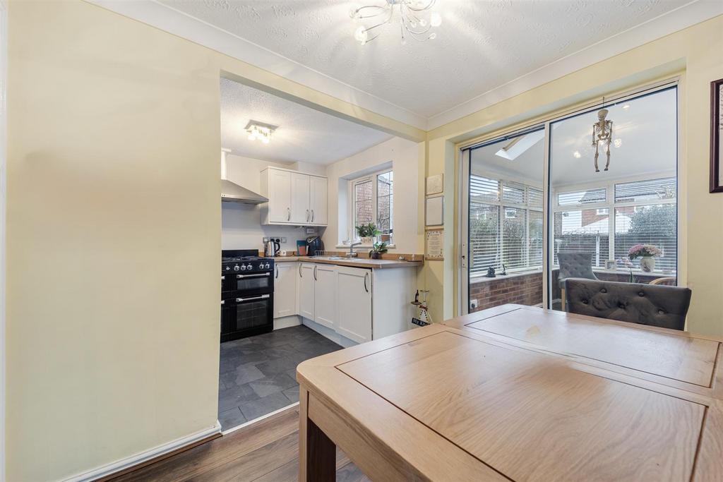 8 Canterbury Close -20.JPEG