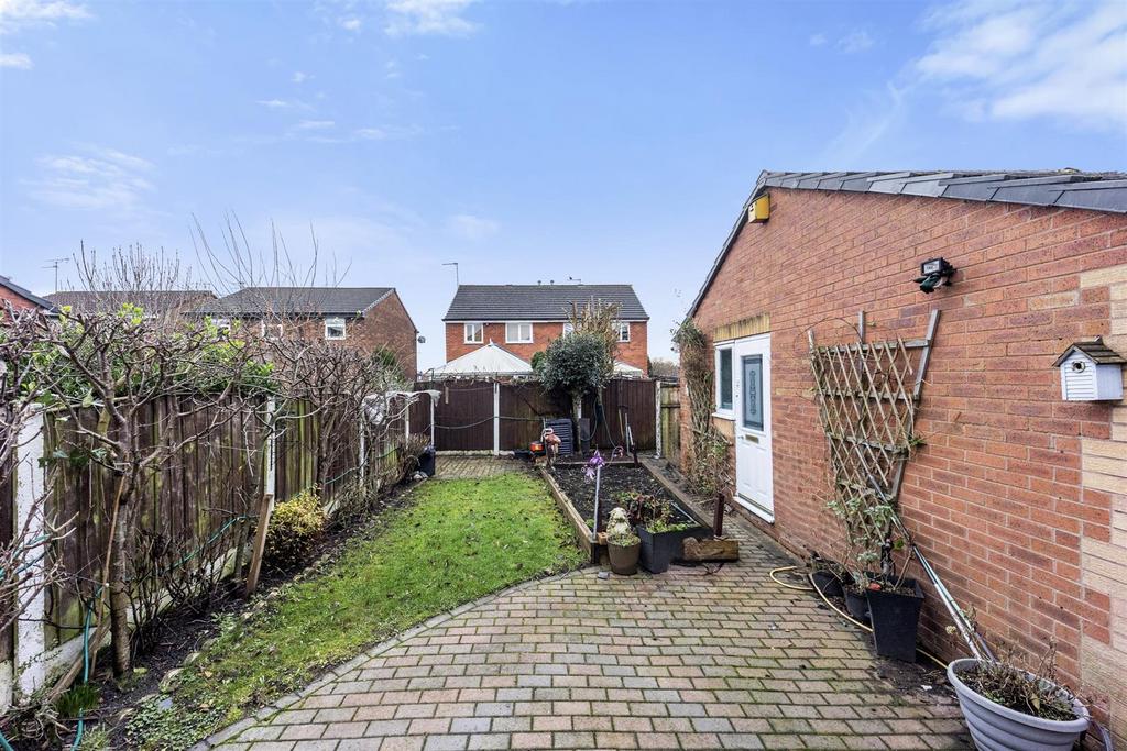 8 Canterbury Close -2.JPEG