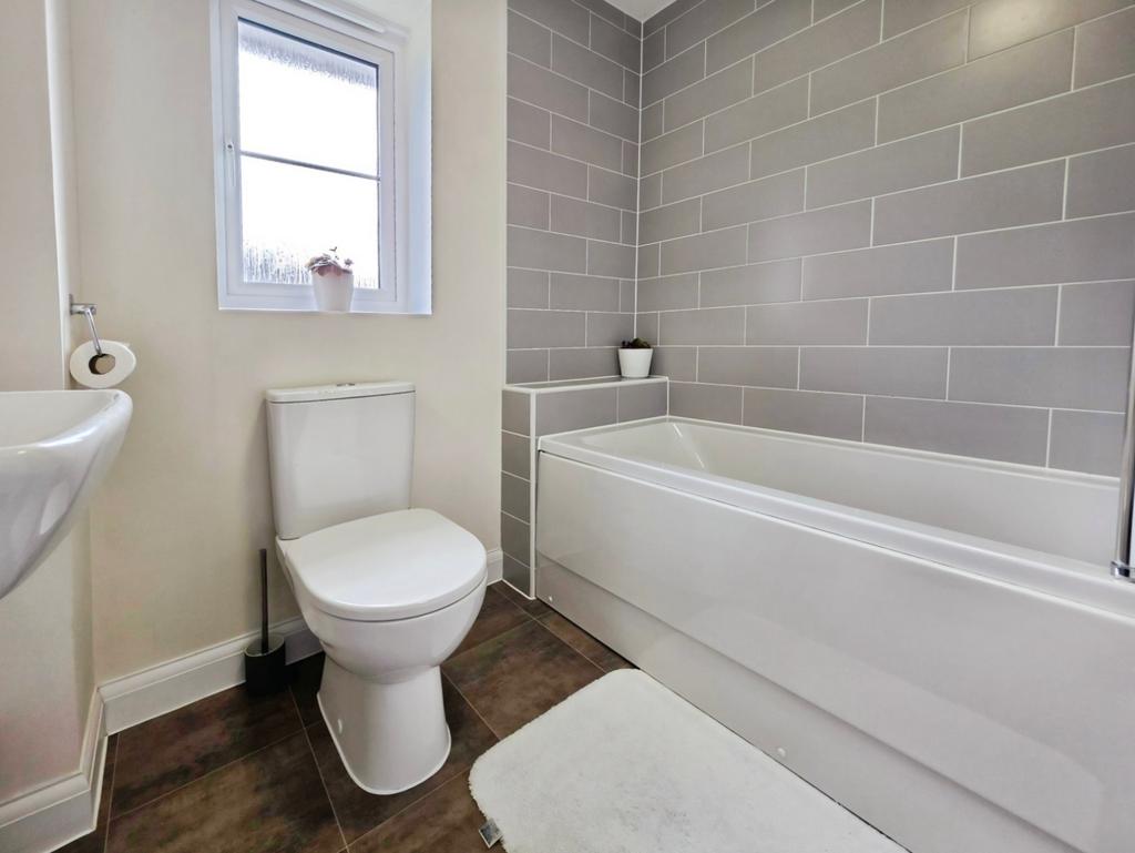 Pbox-bathroom-342839.jpg