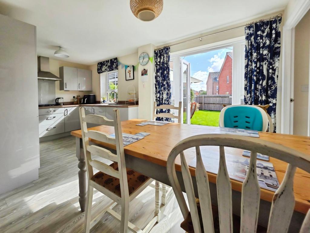 Pbox-dining room-342839.jpg