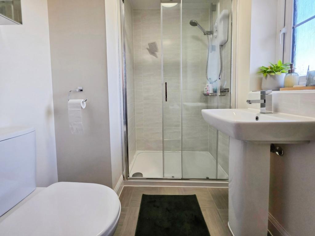 Pbox-bathroom-342839.jpg