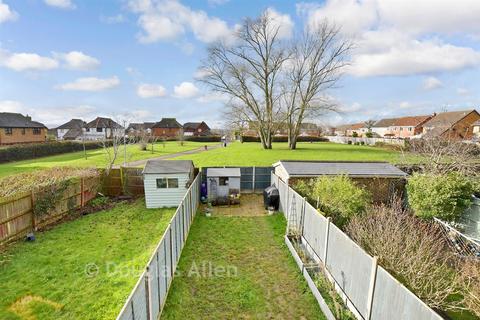 undefined, Logan Link, Wickford SS12