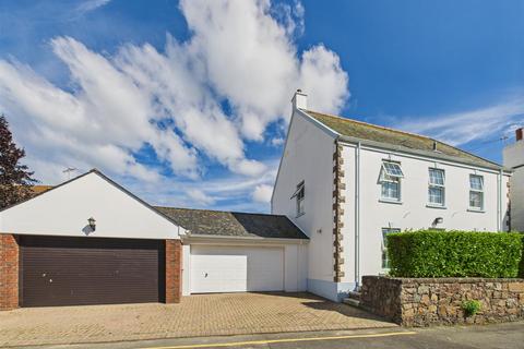 5 bedroom house for sale, Family home in Gorey Village