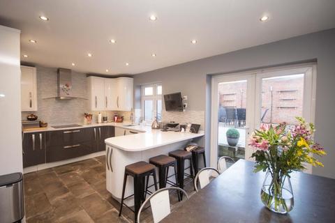 2 bedroom apartment to rent, North End Lodge, Elm Park Road