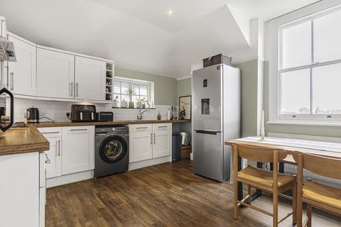 2 bedroom flat for sale, Heathfield Road, London, SW18