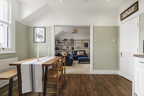 2 bedroom flat for sale, Heathfield Road, London, SW18