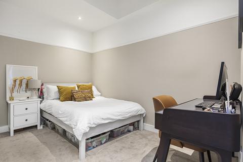 2 bedroom flat for sale, Heathfield Road, London, SW18
