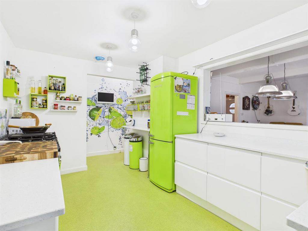 Kitchen: