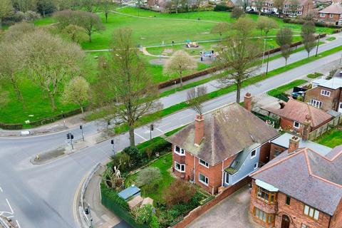 5 bedroom detached house for sale, Queensgate, Bridlington