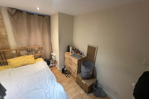 undefined, Woodside Avenue (Room 2), West Yorkshire LS4