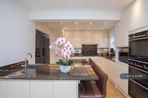 1 bedroom in a house share to rent, Hospital Bridge Road, Twickenham, TW2