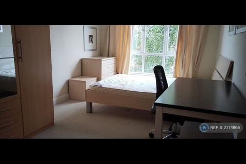 2 bedroom flat to rent, Russell Court, Preston, PR1
