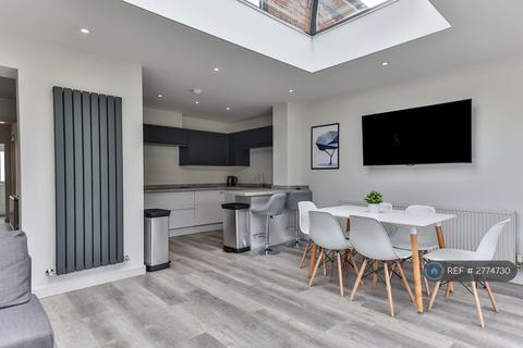 1 bedroom in a house share to rent, Toppham Drive, Sheffield, S8