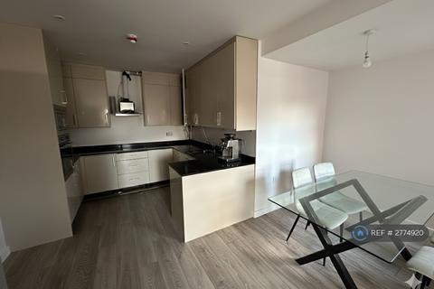 5 bedroom bungalow to rent, Heavering, Hornchurch, RM12