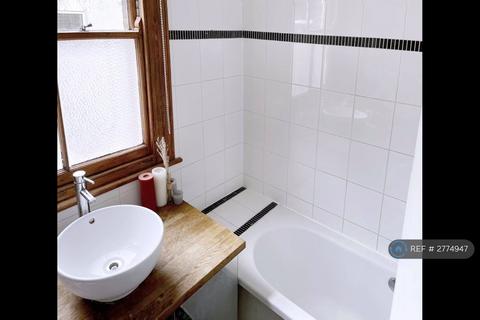 1 bedroom terraced house to rent, Kirkstall Avenue, London, N17