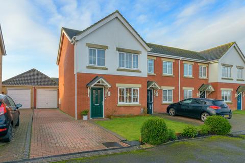 3 bedroom end of terrace house for sale, Belton Park Road, Skegness PE25