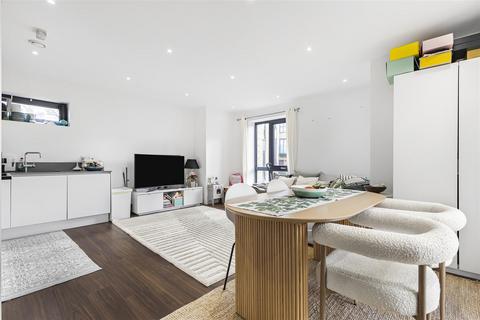 2 bedroom flat for sale, Pipit Drive, London