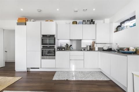 2 bedroom flat for sale, Pipit Drive, London