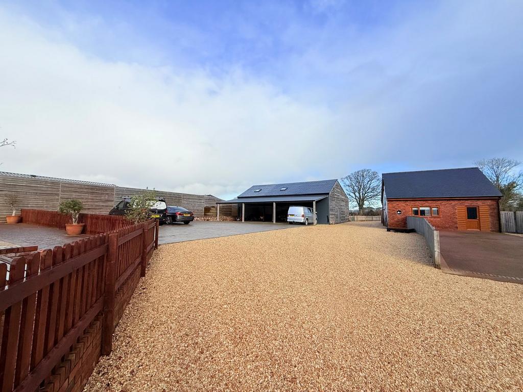 Burts Farm, Car Parking