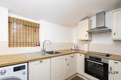 2 bedroom apartment to rent, 85a High Street, Ongar