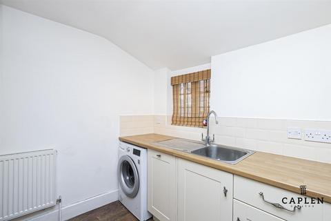 2 bedroom apartment to rent, 85a High Street, Ongar