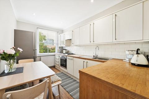 3 bedroom flat for sale, Harvard Road, London W4