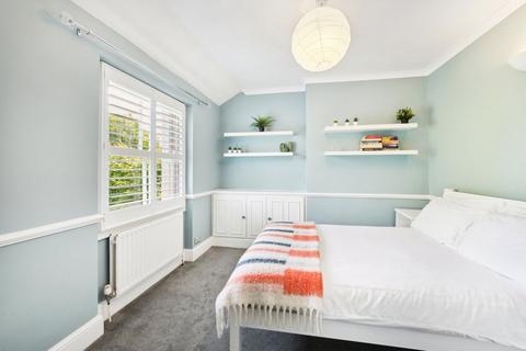 3 bedroom flat for sale, Harvard Road, London W4