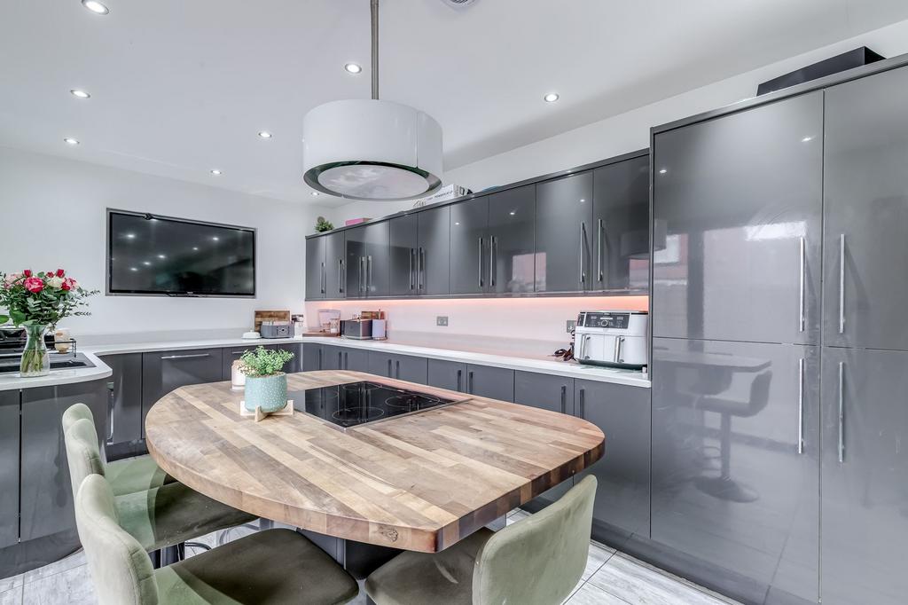 Kitchen / Breakfast Room